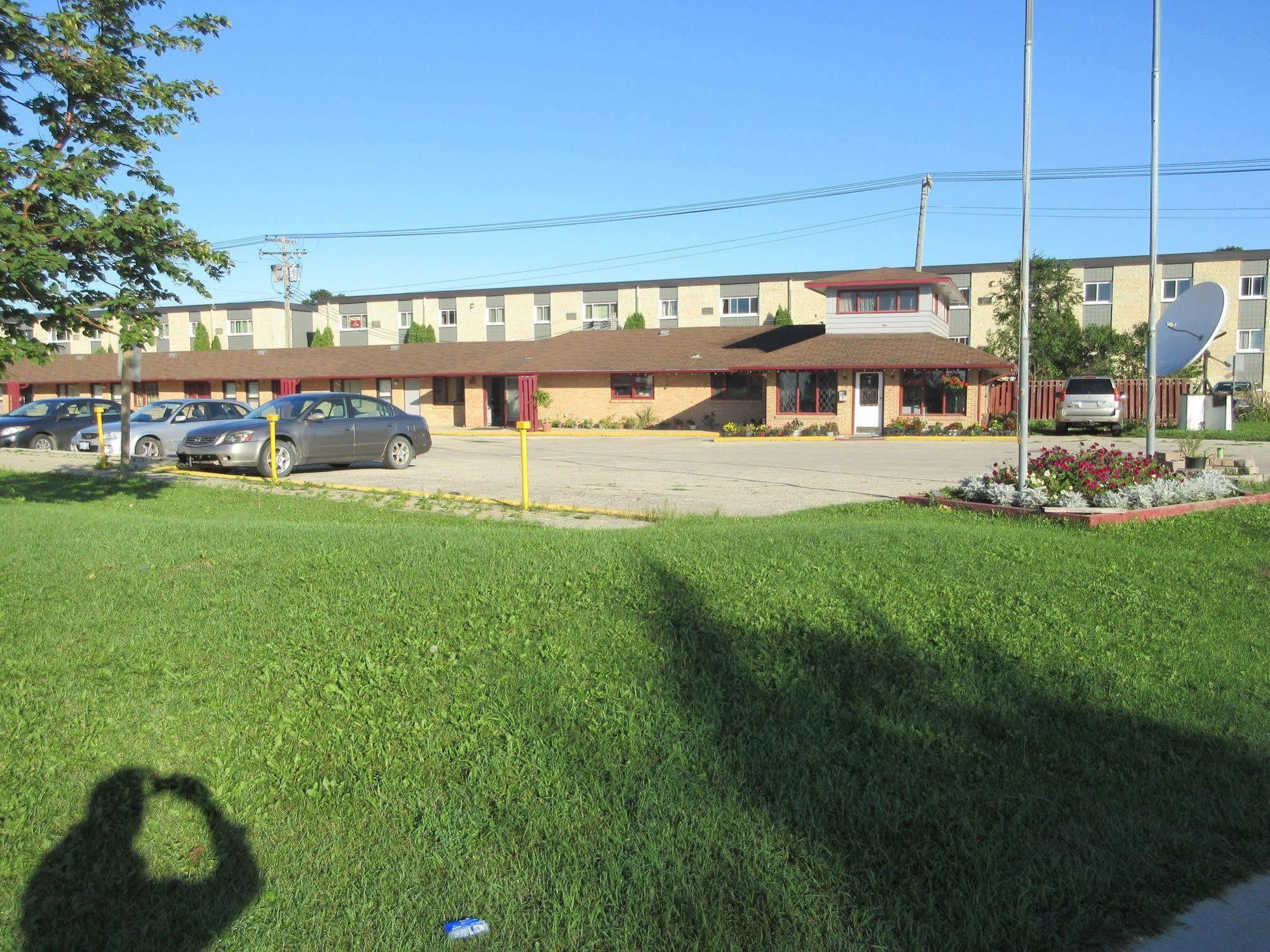 The Capri Motel Winnipeg Exterior photo